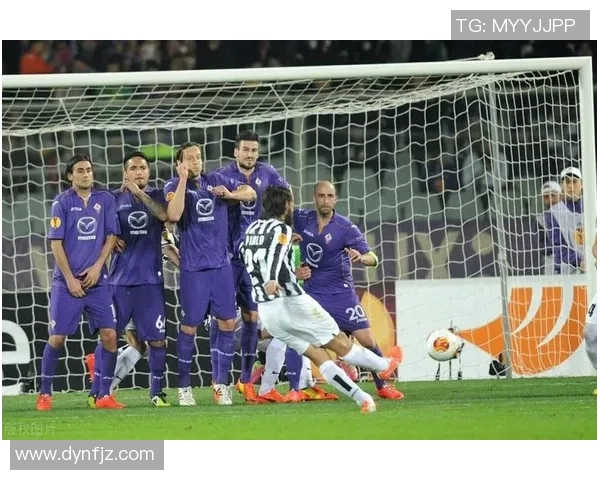 足球历史上任意球最强球星是谁他的独特技巧与传奇瞬间