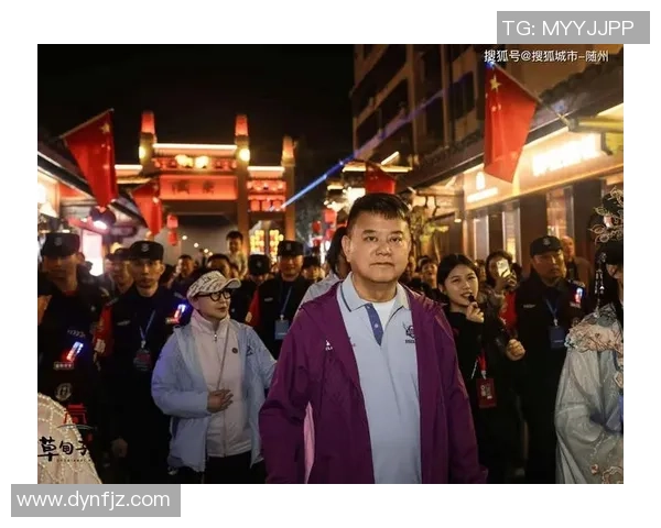 足球明星骑电动车现身街头引热议网友纷纷点赞支持环保出行方式