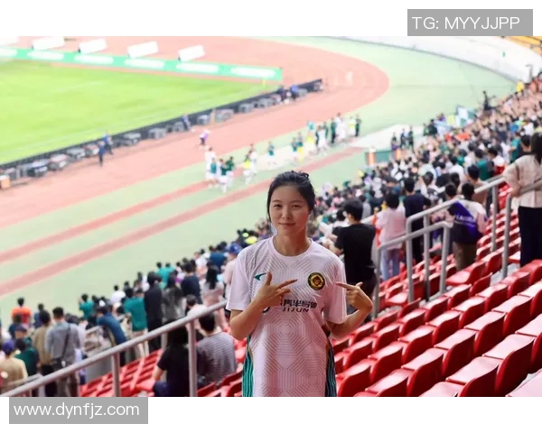 近距离观赏足球明星比赛感受：震撼与激情的真实体验